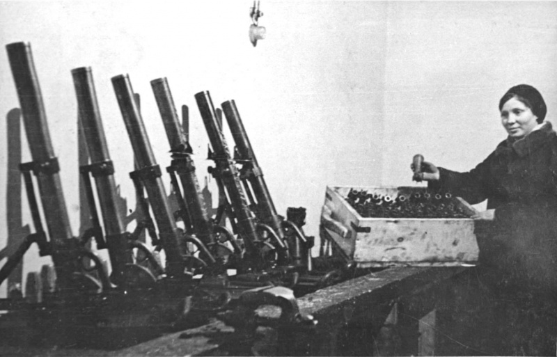 Минометы, изготовленные на заводе Севморпуть. 1943 г. 