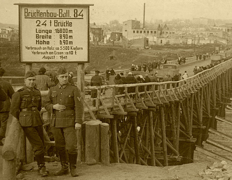 Временный мост через Днепр. Август 1941 г.