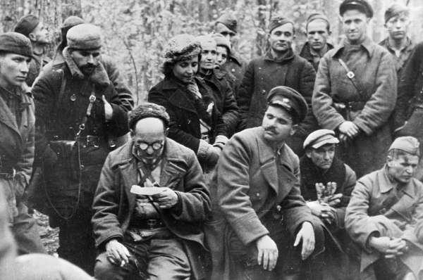 Ковпак среди партизан. 1941 г. 