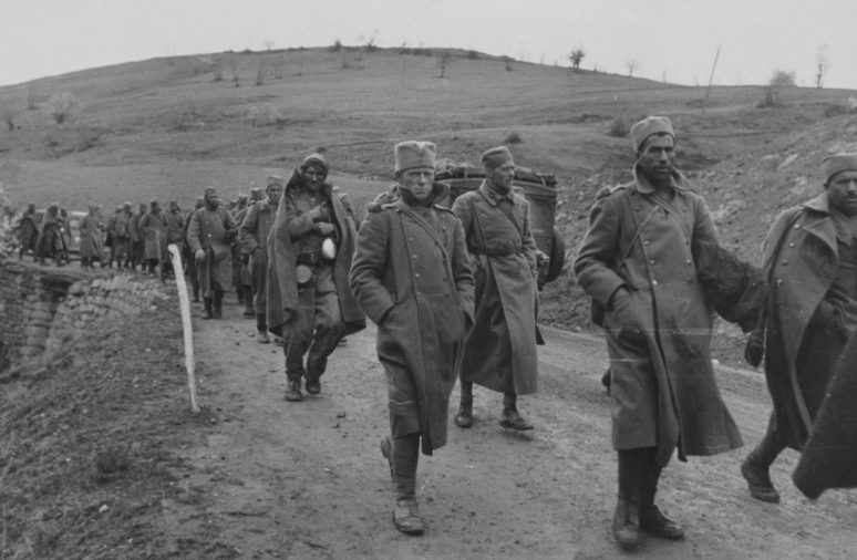 Колонны югославских военнопленных. Апрель 1941 г.