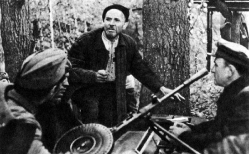 Ковпак среди партизан. 1941 г. 