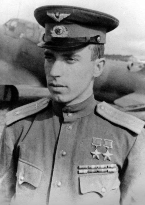 Майор Беда у самолета. 1945 г.