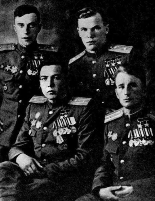 Участники парада Победы в Москве (слева направо): Л. И. Беда, М. Г. Гареев, И. Н. Кожедуб, М. Т. Степанищев. 1945 г.