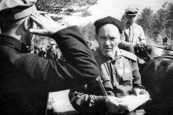 Герой Советского Союза генерал-майор Ковпак. 1943 г.