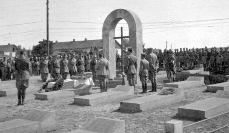 Итальянское кладбище в Сталино. Лето 1942 г.