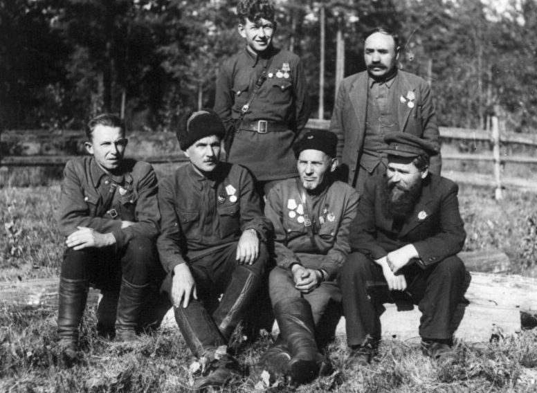 Ковпак с командирами отрядов. 1943 г.
