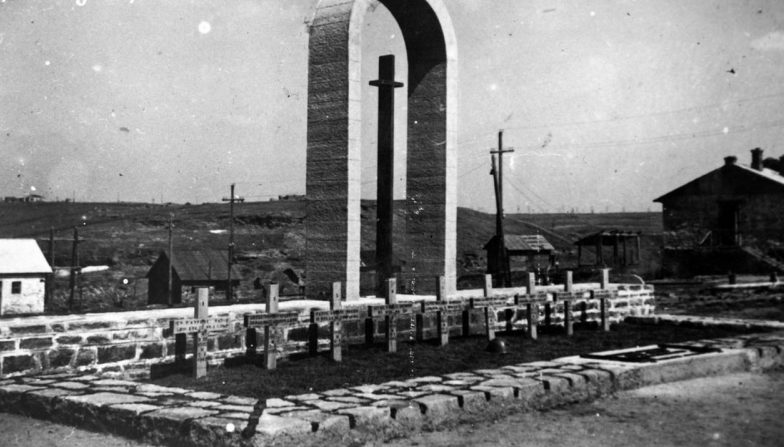 Итальянское кладбище в Сталино. Лето 1942 г.