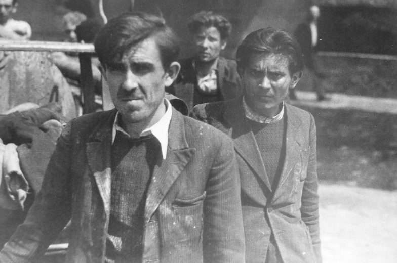 Жители Панчево, взятые в заложники немцами. Апрель 1941 г. 