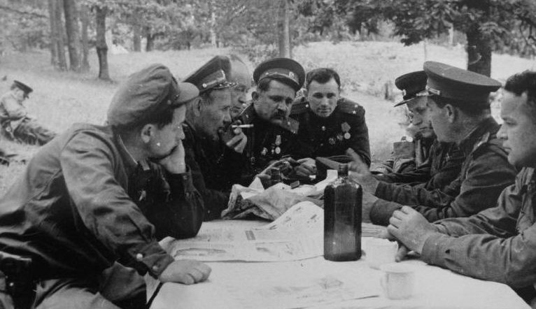 Ковпак на совещании с командирами. 1943 г. 
