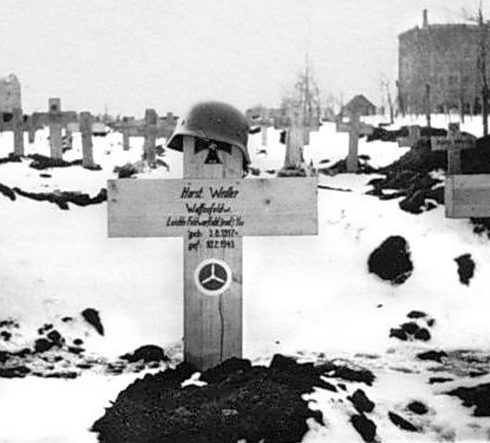 Немецкое кладбище у Студгородка. Декабрь 1942 г. 