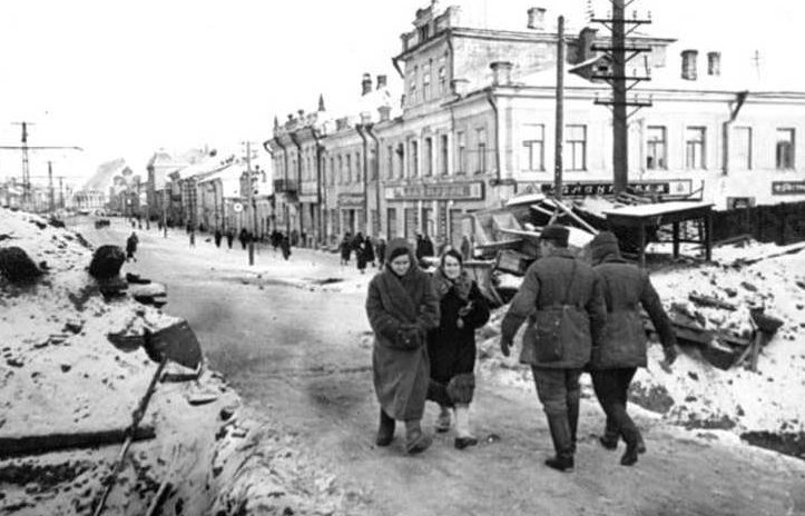 Улица Коммунаров. Февраль 1942 г. 