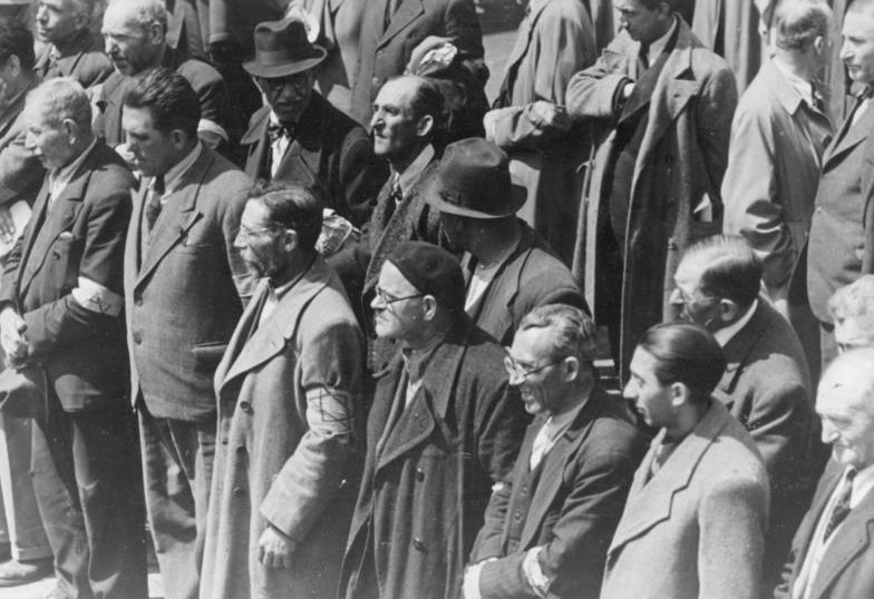 Угон югославских евреев для принудительного труда. 1941 г.
