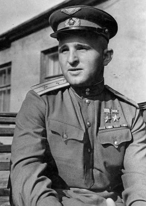 Дважды Герой Советского Союза майор Бондаренко. 1943 г.