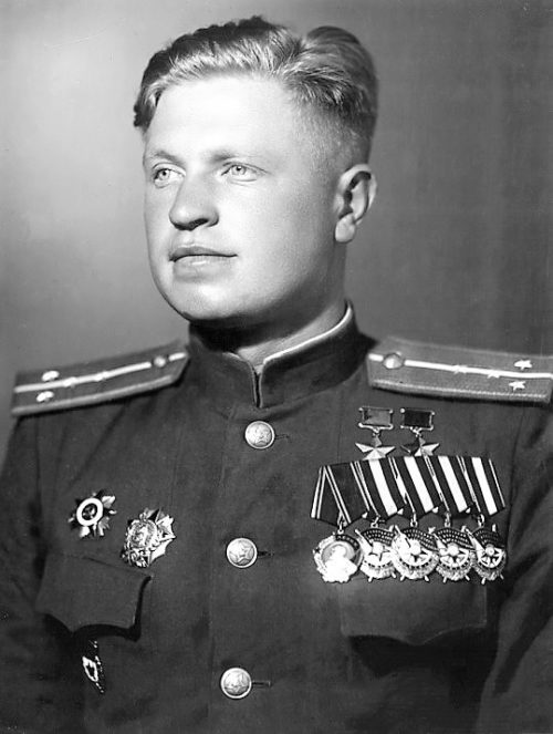 Дважды Герой Советского Союза капитан Брандыс. 1945 г.