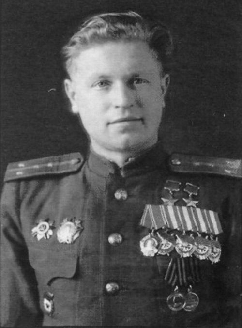 Дважды Герой Советского Союза капитан Брандыс. 1945 г. 