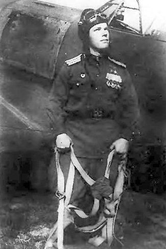 Дважды Герой Советского Союза майор Кожедуб. 1944 г. 