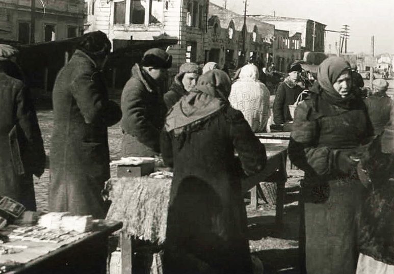 Городской рынок. Октябрь 1942 г. 
