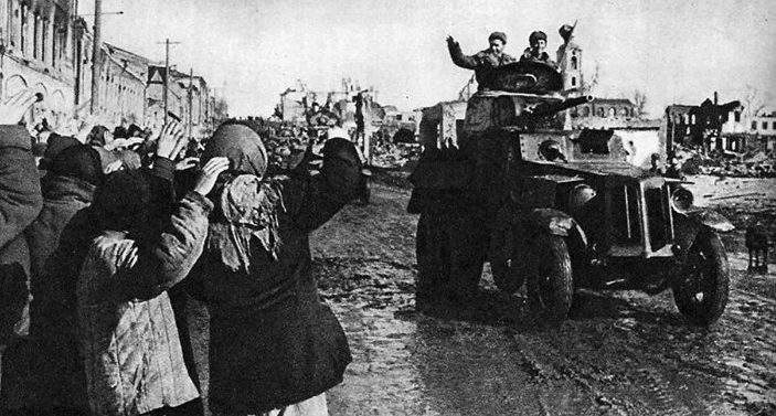 Красная Армия входит в Сталино. 8 Сентября 1943 г. 