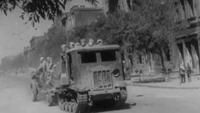 Красная Армия входит в Сталино. 8 Сентября 1943 г. 