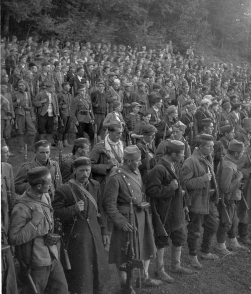 Бойцы 4-й Черногорской пролетарской бригады и 1-го Краинского отряда около Яйце. Сентябрь 1942 г.