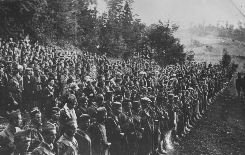 Бойцы 4-й Черногорской пролетарской бригады и 1-го Краинского отряда около Яйце. Сентябрь 1942 г.