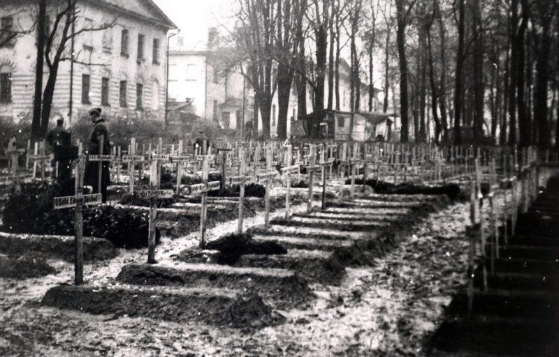 Немецкие кладбища в городе. 1942 г.