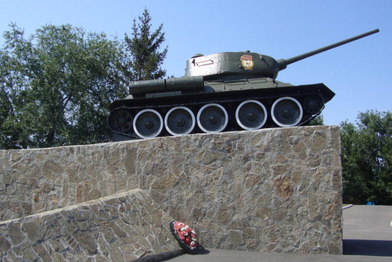 г. Миллерово. Танк-памятник, установленный в честь танкистов, освобождавших город в 1943 году.