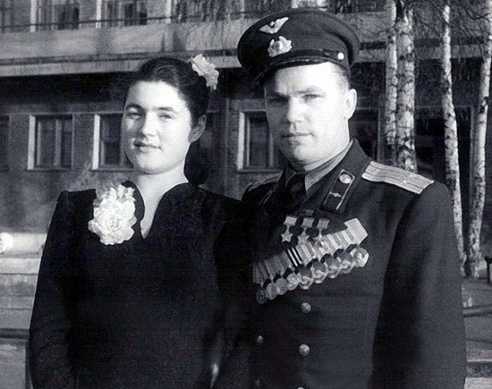 Подполковник Иван Кожедуб и его супруга Вероника. 1949 г. 