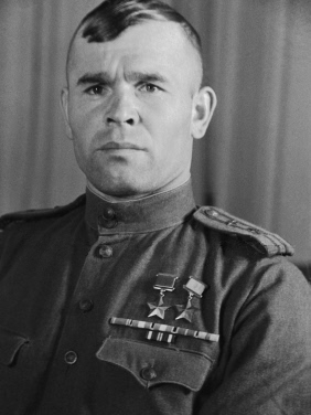 Дважды Герой Советского Союза майор Ворожейкин. 1944 г. 