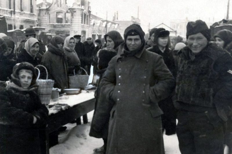 Рынок на Сенной площади. 1943 г.