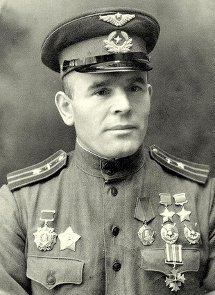 Дважды Герой Советского Союза майор Ворожейкин. 1944 г. 