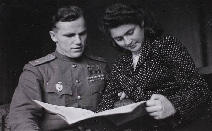 Иван Никитович Кожедуб с женой Вероникой Николаевной. 1960 г.