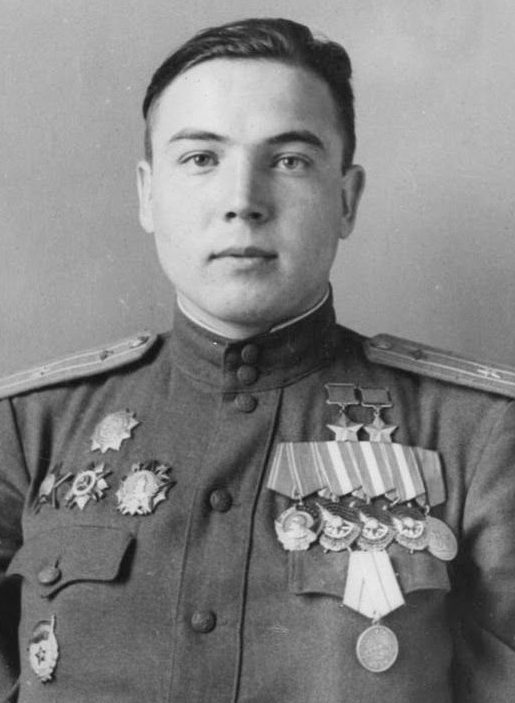 Дважды Герой Советского Союза майор Гареев. 1945 г. 