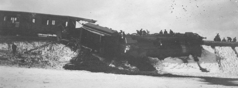 Поезд, пущенный под откос югославскими партизанами на перегоне Медак-Госпич. Март 1943 г. 
