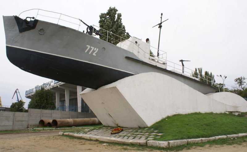 г. Таганрог. Памятник морякам, участникам боёв за Таганрог был установлен в 1975 году по проекту П.В. Бондаренко и В.П. Грунева.