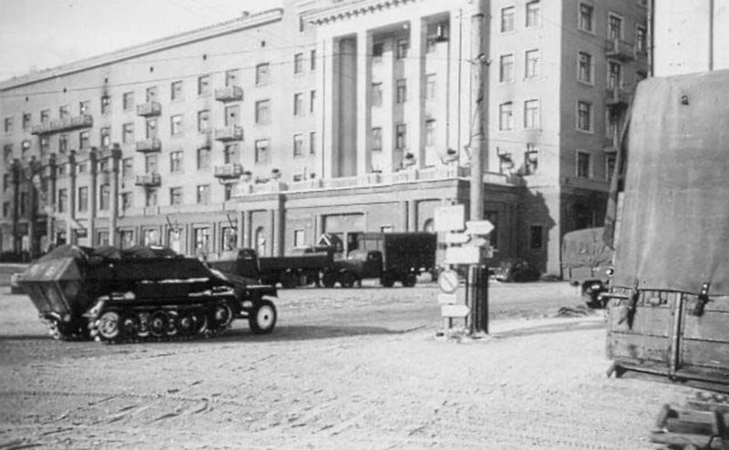 Улицы города в оккупации. 1943 г.