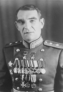 Дважды Герой Советского Союза генерал-лейтенант Глазунов. 1945 г. 