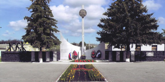 с. Сохрановка Чертковского р-на. Мемориал, установленный в 1988 году на братской могиле воинам – односельчанам, погибшим за освобождение села.