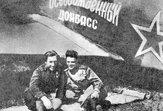 Замполит полка И.Ф.Черный и комэск А.И. Колдунов. 1943 г. 