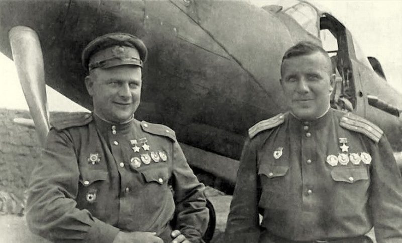 Дважды Герой Советского Союза и его брат Герой Советского Союза Борис Глинка. 1943 г.