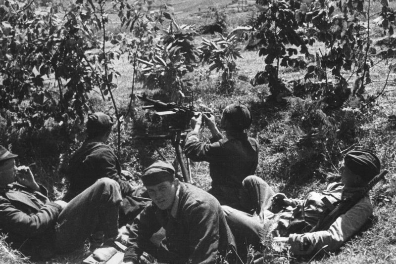 Бойцы Канкарской бригады в бою за Босильево. 1944 г.