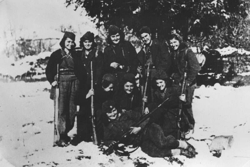 Косовские партизанки. 1944 г.