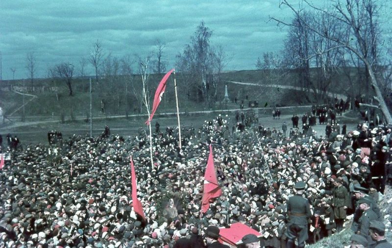 Лапатинский сад, праздник труда. 1 мая 1943 г.