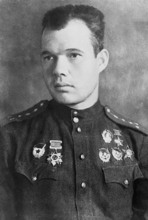 Герой Советского Союза капитан Голубев. 1942 г. 