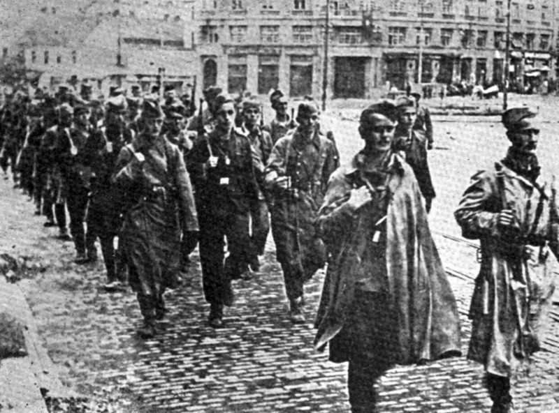 Партизанские отряды в освобожденном Белграде. 1944 г.