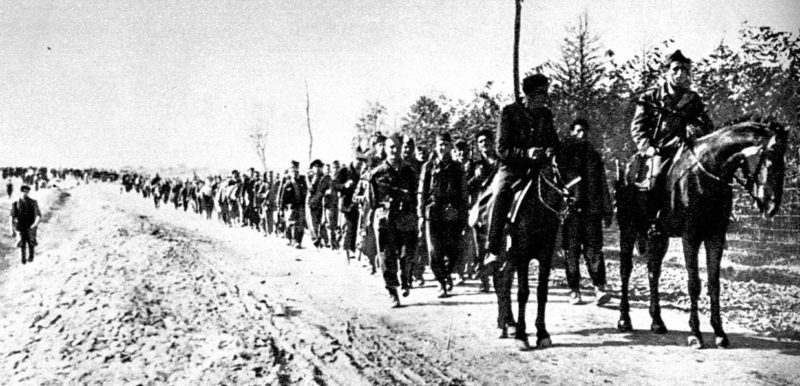 1-й батальон 32-й сербской бригады входит в Обреновац. Октябрь 1944 г.