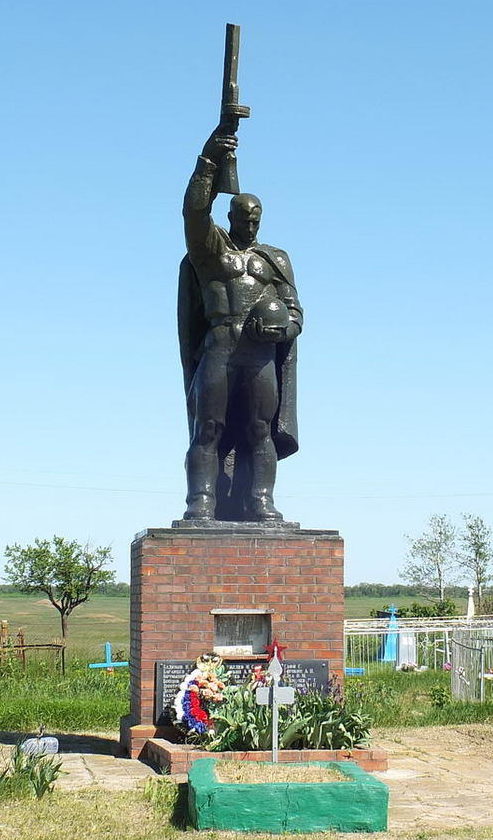 х. Ряска Пролетарского р-на. Памятник на братской могиле воинов, погибших в январе 1943 года. 
