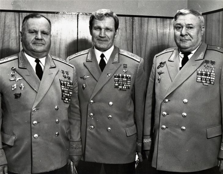 Друзья и однополчане. Слева направо: Н.Гулаев, Н.Козлов, А.Рязанов. 1984 г. 