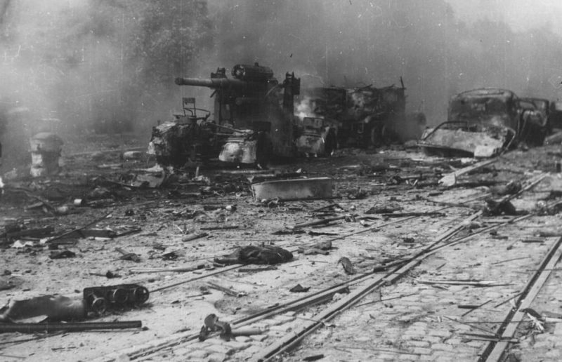 Разбитая немецкая техника на улицах Белграда. Октябрь 1944 г.
