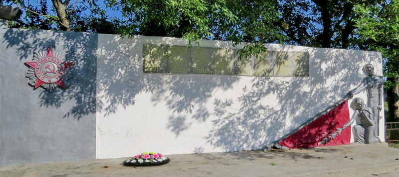 х. Раздольный Ремонтненского р-на. Памятник воинам-односельчанам, погибших в годы войны.
